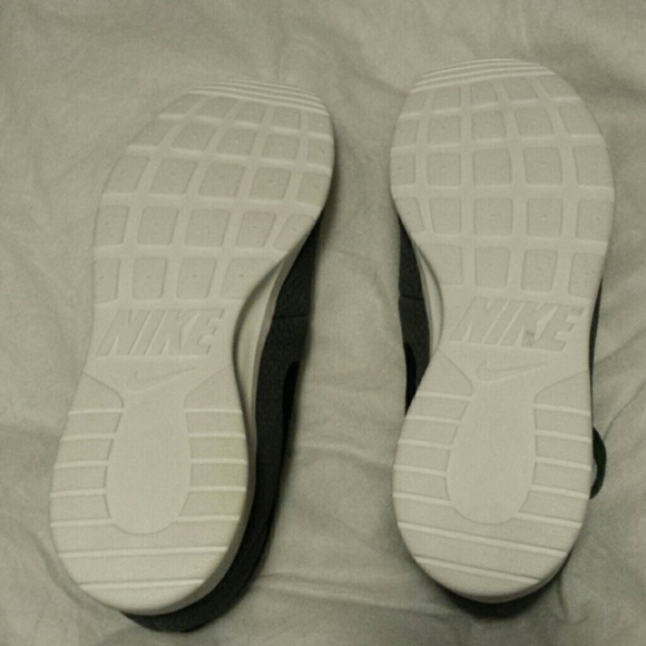 NWOB Men's Nike running shoe 844887-301 - Picture 3 of 3